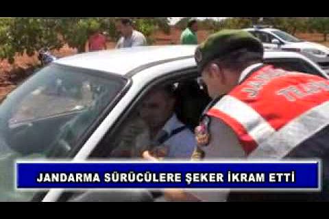 Jandarma sürücülere şeker ikram etti