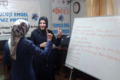 Işitme engellilere yönelik dini temel bilgiler kursu