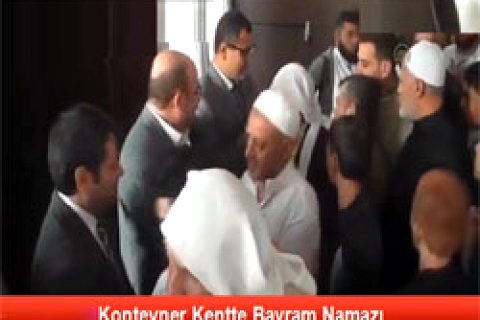 Nizip Konteyner Kentte Bayram Namazı