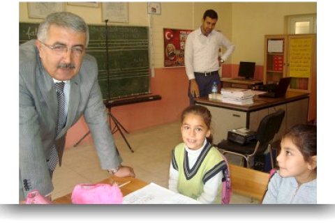 Ilçe milli eğitim müdürü okulları ziyaret etti