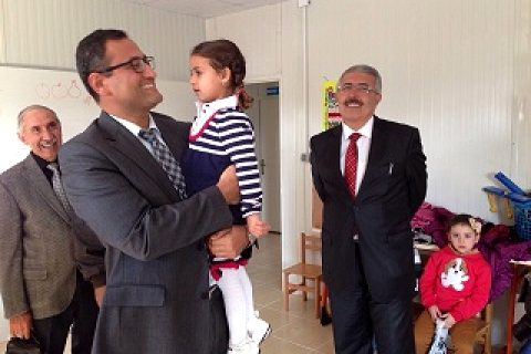 Suriyeli misafirler için yapılan ilköğretim okuluna Kaymakam SARIFAKIOGULLARIN'dan zi