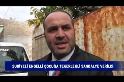 Suriyeli engelli çocuğa tekerlekli sandalye verildi