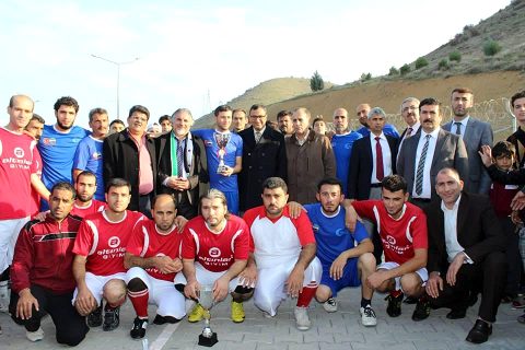 Photo - Nizip Konteyner kente ve Nizip Çadırkent arasında düzenlenen voleybol müsabak