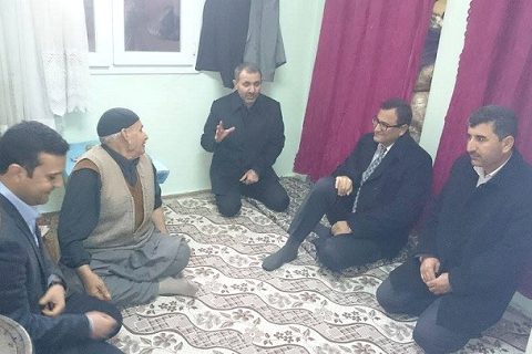 Nizip Kaymakamı Sayın Harun SARIFAKIOĞULLARI , Kıbrıs Mahallesine hane ziyaretlerinde