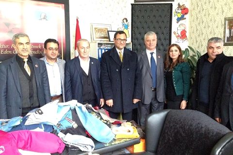 Nizip Kaymakamı Sayın Harun SARIFAKIOĞULLARI, Nizip Sevgi Evindeki yardım dağıtım pro