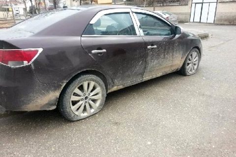 15 Otomobilin Lastikleri Kesildi