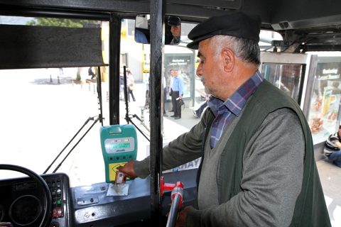 YAŞLILAR İÇİN ÜCRETSİZ TRAMVAY ve OTOBÜS KARTI