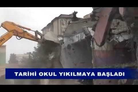 Tarihi okul yıkılmaya başladı
