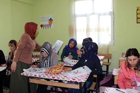 Suriyeli kadınlar barışın geleceği günü bekliyor