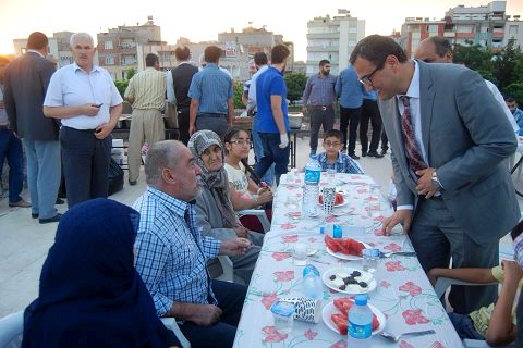 Nizip Kaymakamlığı SYDV tarafından Şehit ve Gazi yakınlarına yönelik iftar yemeği düz