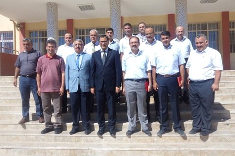 Fedakar öğretmen ve idarecilere plaket