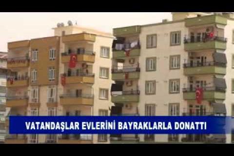 Vatandaşlar evlerini bayraklarla donatti