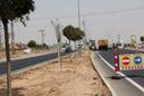 Photo - E.90 Karayolu Nizip duble yolunda refüj düzenleme ve yeşillendirme çalışmalar