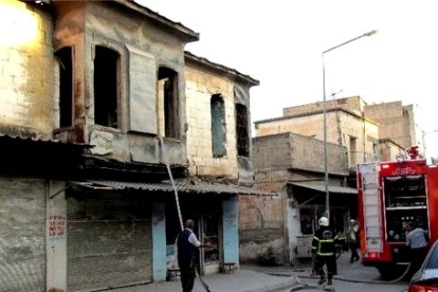 Zamanında Müdahale Tarihi Binayı Yanmaktan Kurtardı - Beyaz Gazete