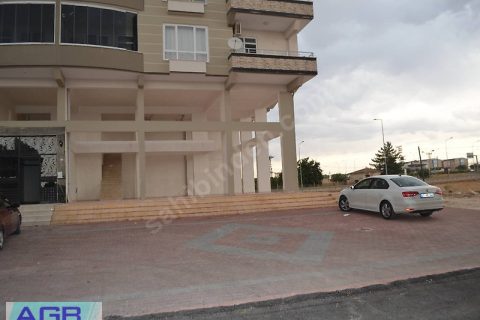 Yılmaz Ateşgil'den Nizip'te Çevre Yoluna Cepheli Dükkan