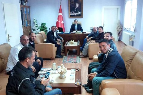 Konteyner Kent muhtarları Nizip Kaymakamı Harun SARIFAKIOĞULLARI'NI ziyaret etti.
