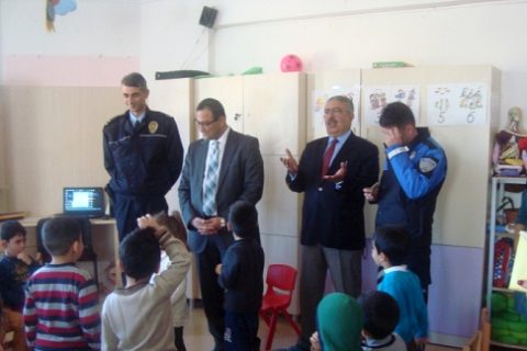 Nizip´in minik polisleri kimliklerini aldı.