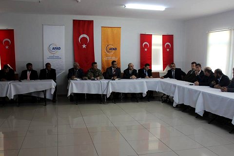 Geçici Barınma Merkezlerinden Nizip - 2 Konteynerkentte Hizmet Büro Görevlileri ve Ba