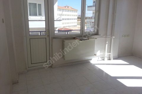 Ağaç dikimi başladi