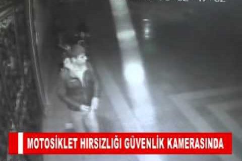 Motosiklet hirsizliği güvenlik kamerasinda