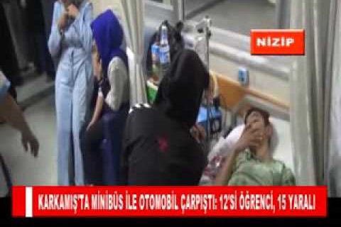 Karkamiş'ta minibüs ile otomobil