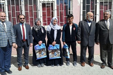 İlçe Milli Eğitim Müdürümüz Cengiz GÜNDEŞ, İl Birincisi olan Nizip Anadolu İmam Hatip