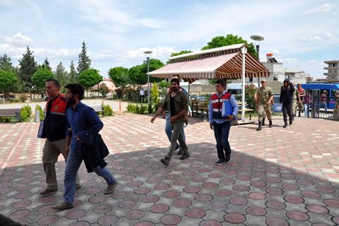 Nizip te terör örgütü propagandasina 2 tutuklama