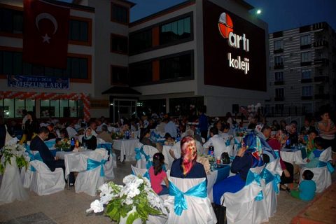 Artı Kolejinde mezuniyet coşkusu