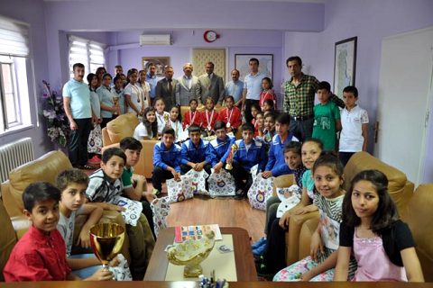 Kaymakam sarifakioğulari, sporcu öğrencileri ağirladi