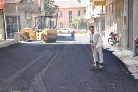 Cumhuriyet mahallesi nde asfalt çalişmasi