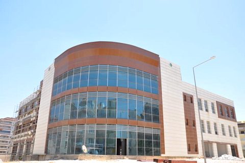 Belediye binasi yeni yerine taşiniyor