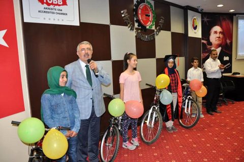 İmam Hatip Ortaokulu nda Karne ve Mezuniyet Sevinci