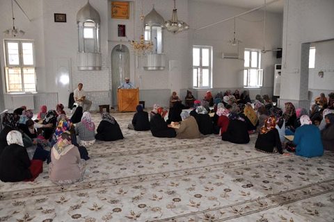 Müftü şekerci kadin ve kiz çocuklari ile buluştu