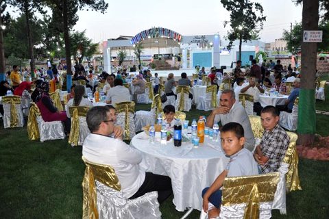Sağlik çalişanlari iftarda buluştu