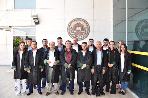 Nizip te Avukatlar Darbe Girişimini Kınadı