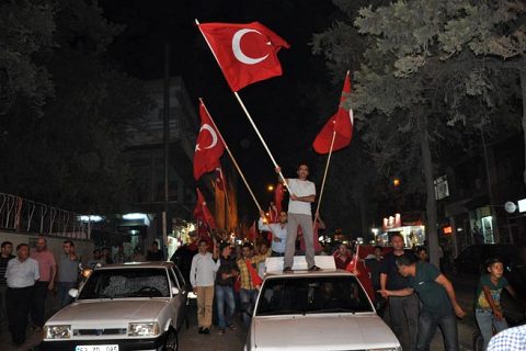 Demokrasi Nöbetine İlgi Artıyor