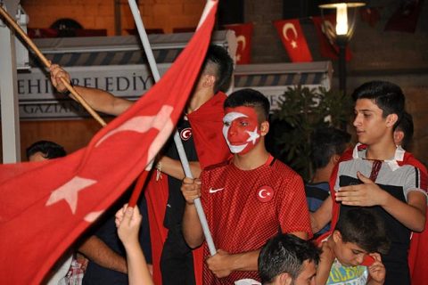 STK lar Demokrasi  Nöbetinde