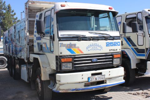 Firat oto galeriden 1998 model ford carco