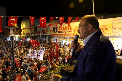 Milletvekili sari dan halka teşekkür