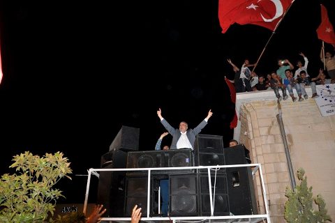 Akdoğan dan halka demokrasi nöbeti teşekkürü