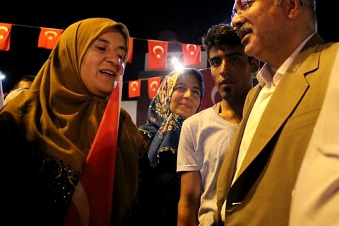 Demokrasi nöbeti engel tanimiyor