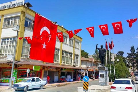 Nizip te her yer Kırmızı Beyaz