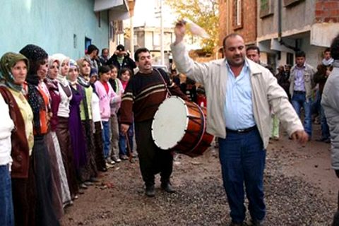 Nizip te açik alanda düğün, nişan, kina gecesi vb uygulamalara yasak