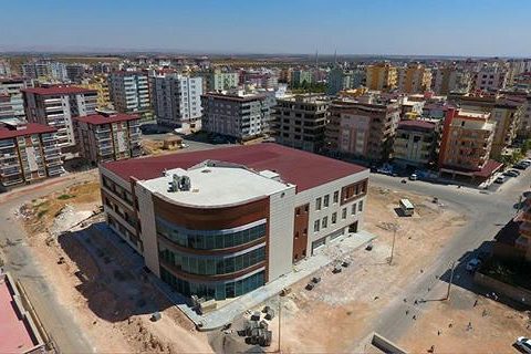 Nizip belediyesi nin yeni hizmet binasi bitme aşamasinda