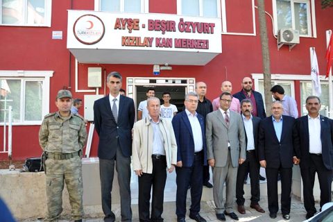 Protokol ve stk üyelerinden kan merkezi ne ziyaret