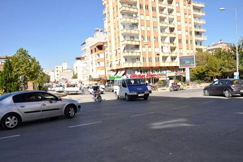 Nizip ilçe merkezindeki trafik işiklari yenileniyor