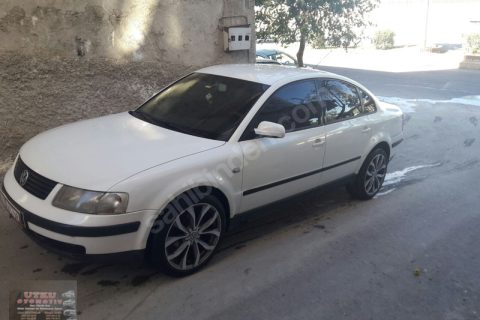 2000 model 1.8 duz passat orjinal 2 parca boyali eksper mevcut