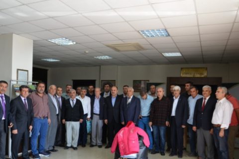 Nizip ticaret borsasi tarafindan ilçemizde öğrenim gören öğrencilere giysi yardimi