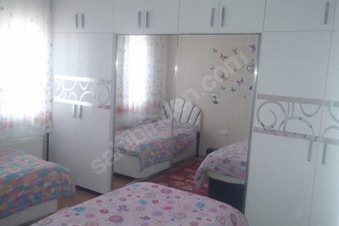 2+1 toki evi nizip ten..13 yıl 320 tl taksidi vardır..