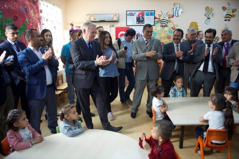 Fransa Dışişleri Bakanı Jean-Marc AYRAULT'UN Geçici Barınma Merkezini ziyaret etti.